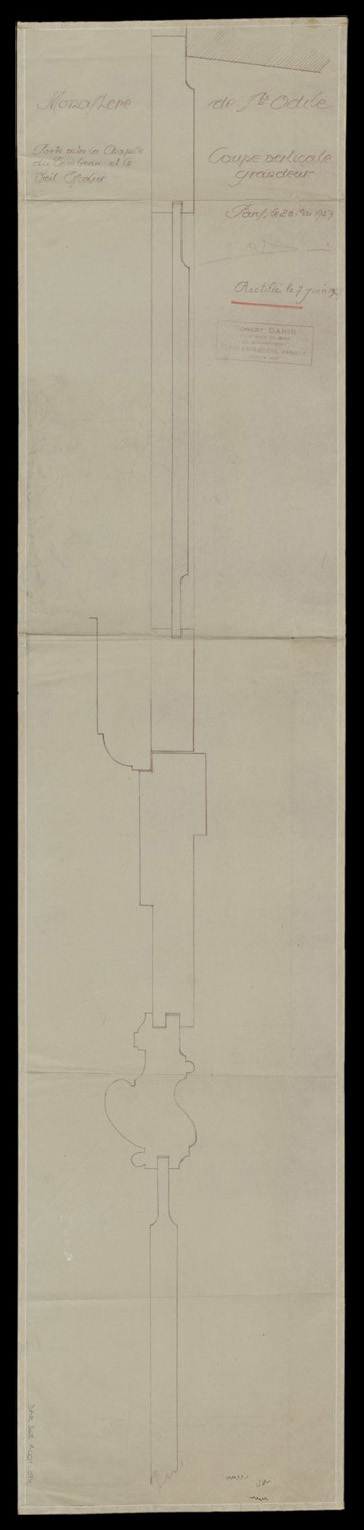 Porte entre le vieil escalier et la chapelle du Tombeau, détail de menuiserie.