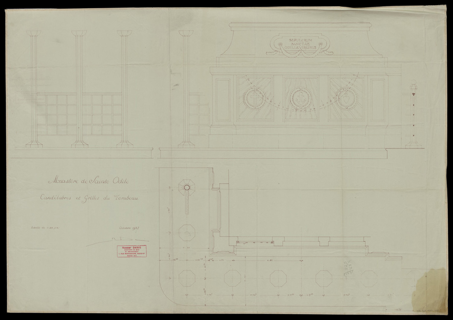 Chapelle du Tombeau, détails de la grille et des candélabres du tombeau.