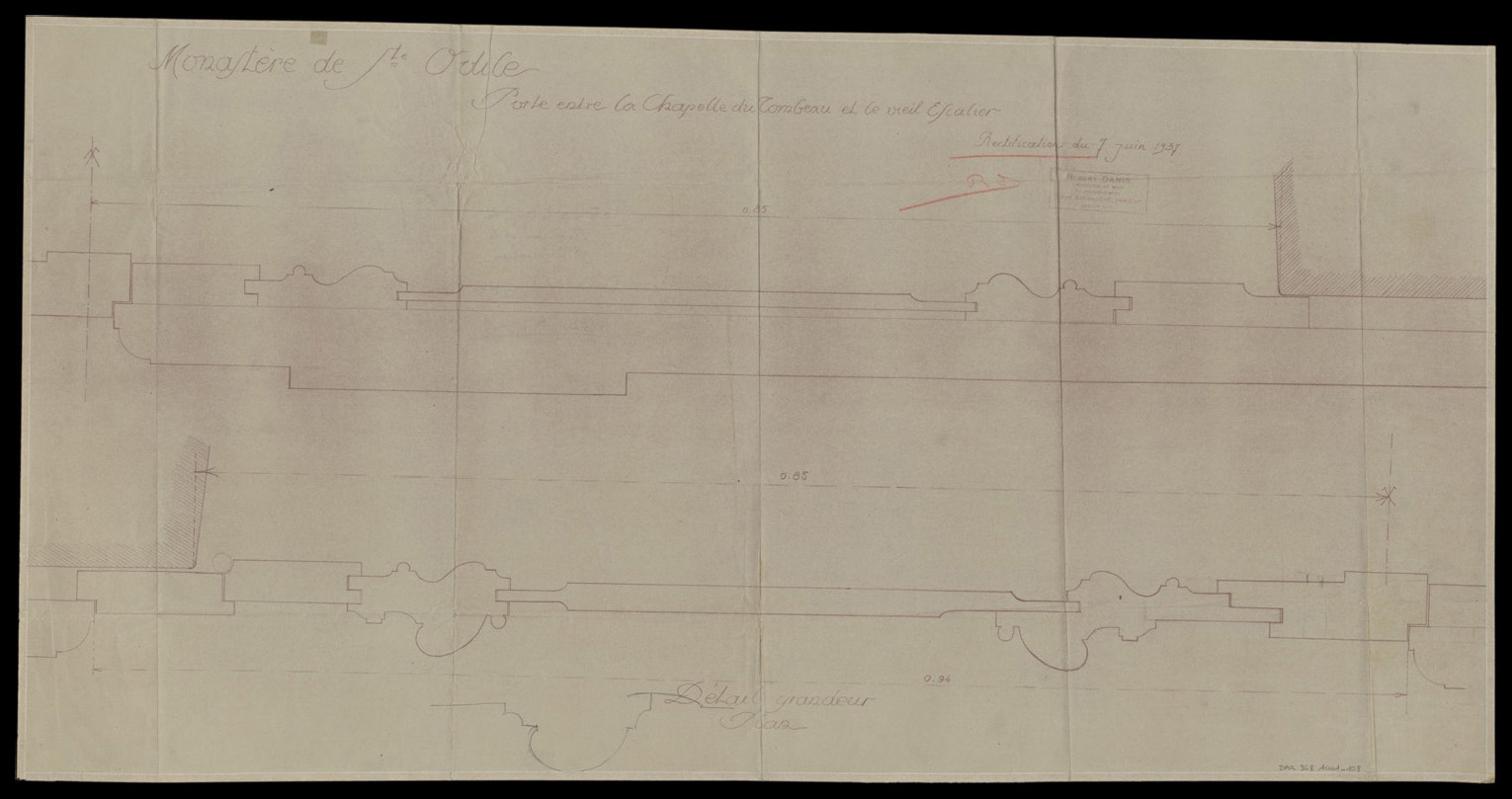 Porte entre le vieil escalier et la chapelle du Tombeau, détails de menuiserie.