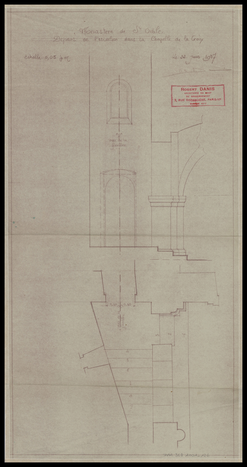 Chapelle de la Croix, plan de masse et coupe sur le départ de l’escalier.