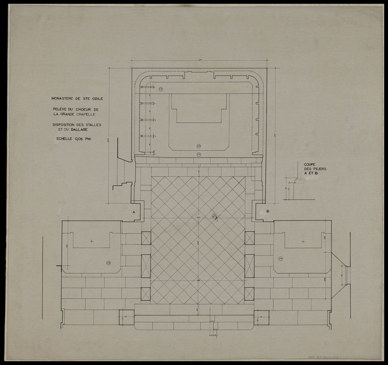 Grande chapelle, plan du dallage et d’implantation des stalles.