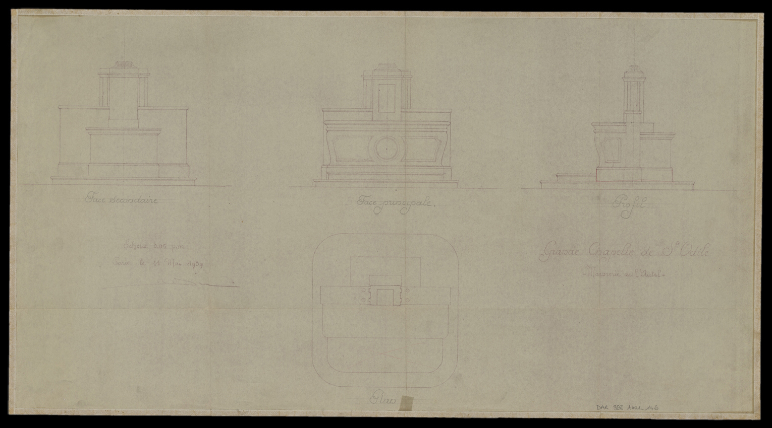 Grande chapelle, détails de la marbrerie de l’autel.