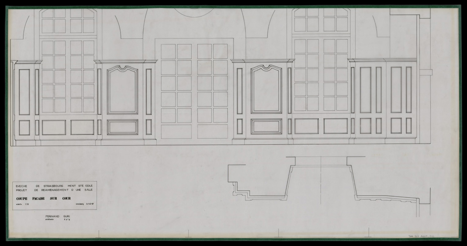 Projet de réaménagement d’une salle, plan de masse d’une embrasure de fenêtre et coupe intérieure sur la façade sur cour.