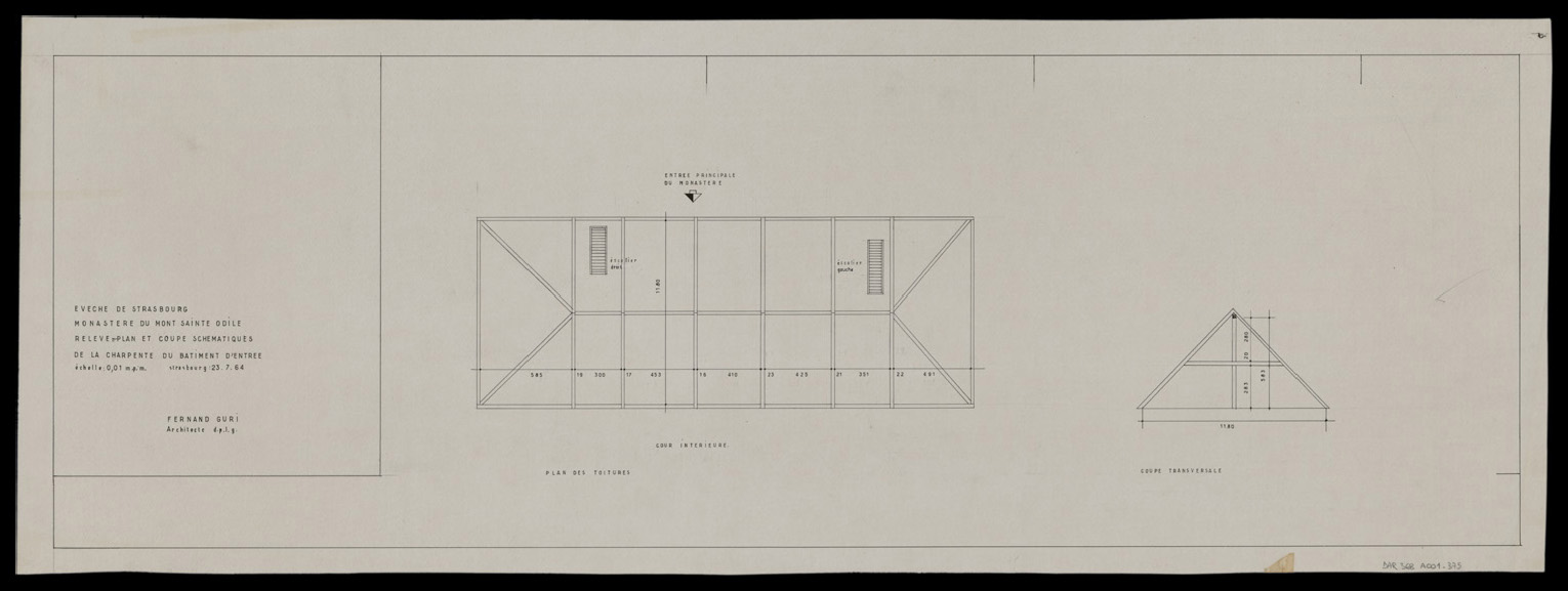 Bâtiment d’entrée, plan et coupe schématique de la charpente.