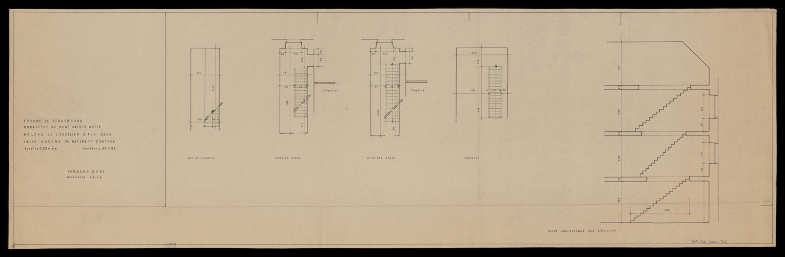 Escalier de l’aile gauche du bâtiment d’entrée, plans de masse par niveaux et coupe.