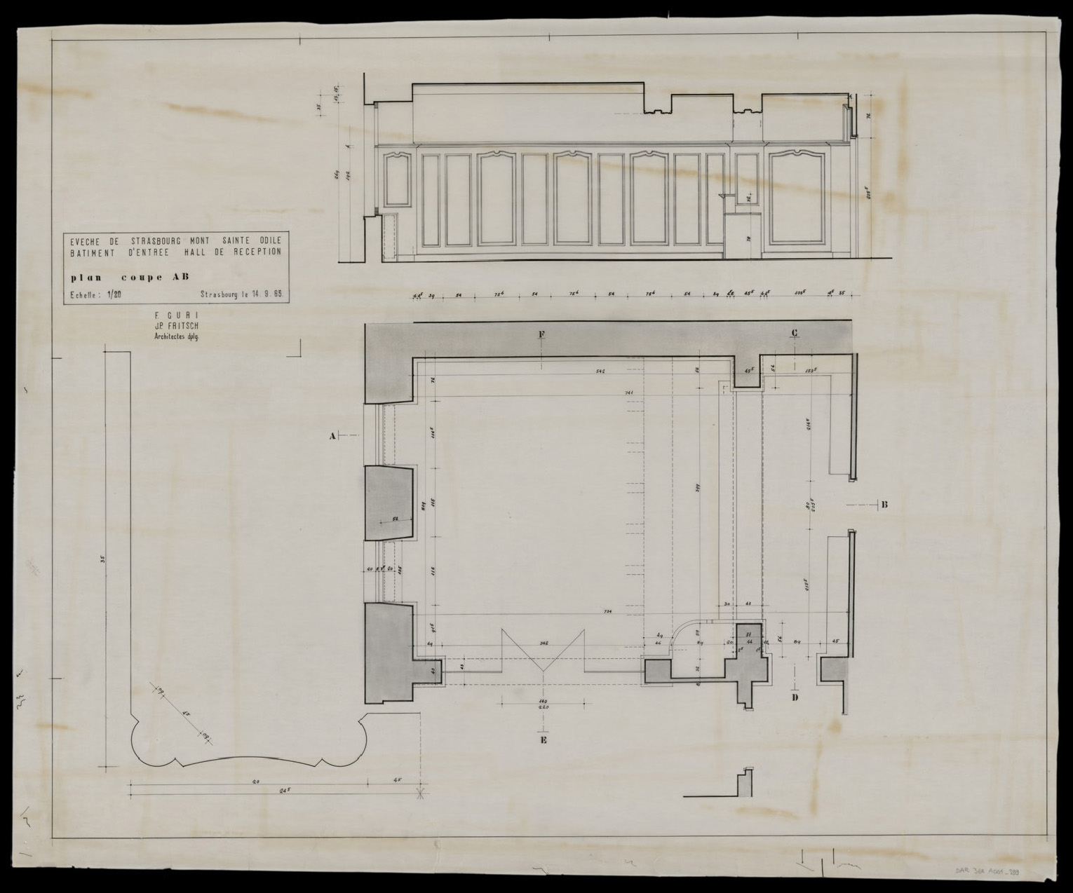 Bâtiment d’entrée, plan de masse et coupe sur le hall de réception.