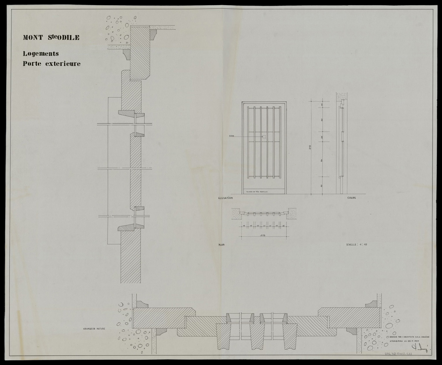 Logements, plan, élévation, coupe et détails de la porte extérieure.