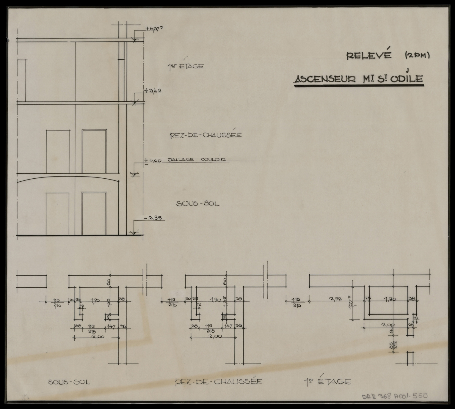 Projet d’ascenseur, plans de masse par niveaux et coupe.