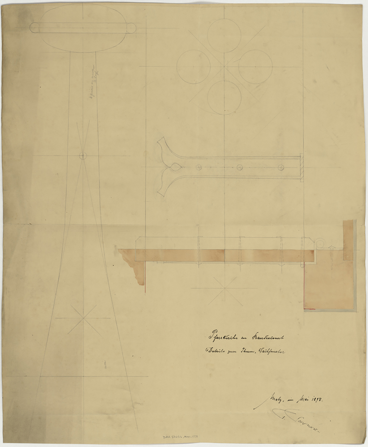 Flèche du clocher, détails d’une fenêtre.