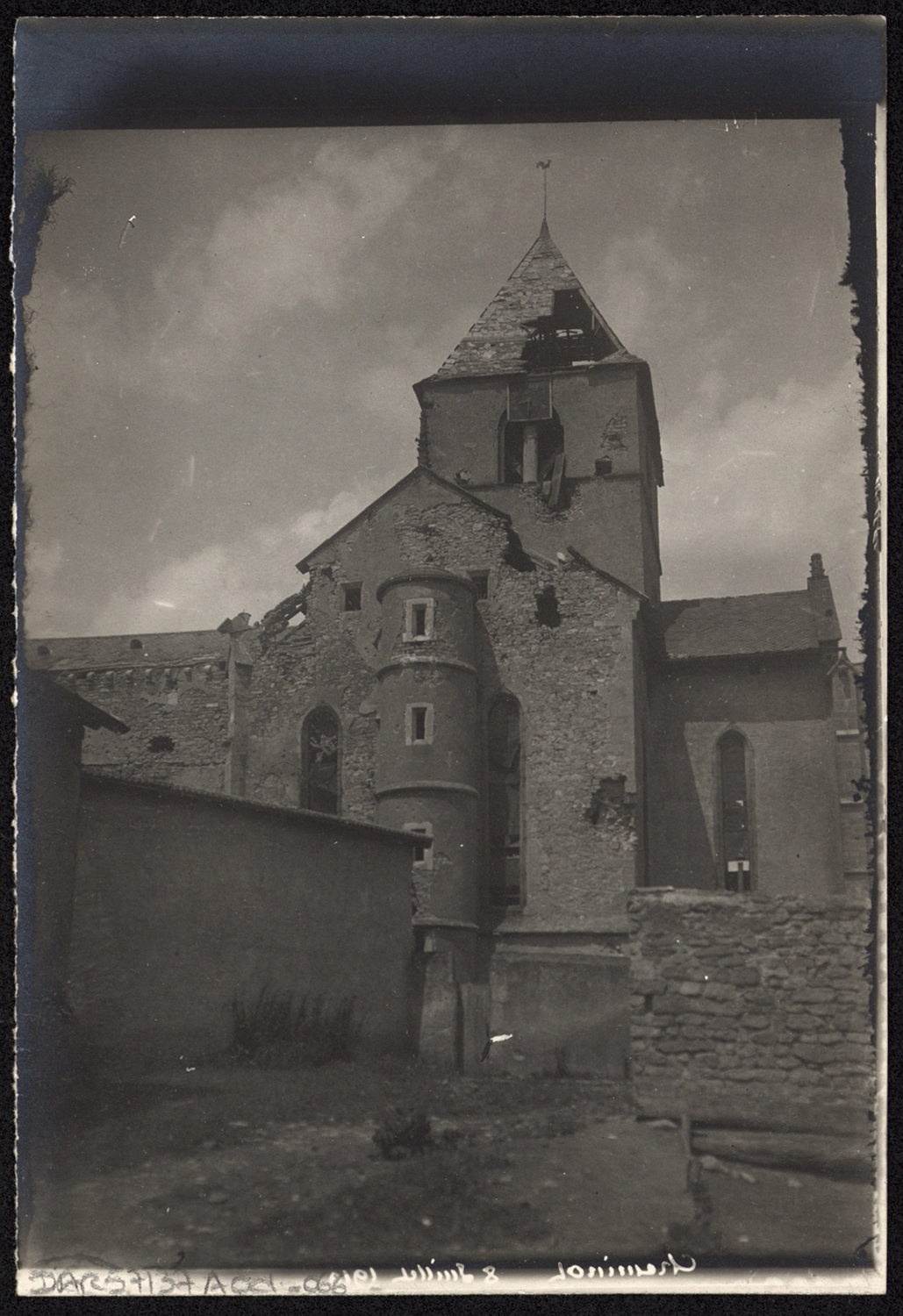 Dommages de guerre, vue d’ensemble du transept sud.