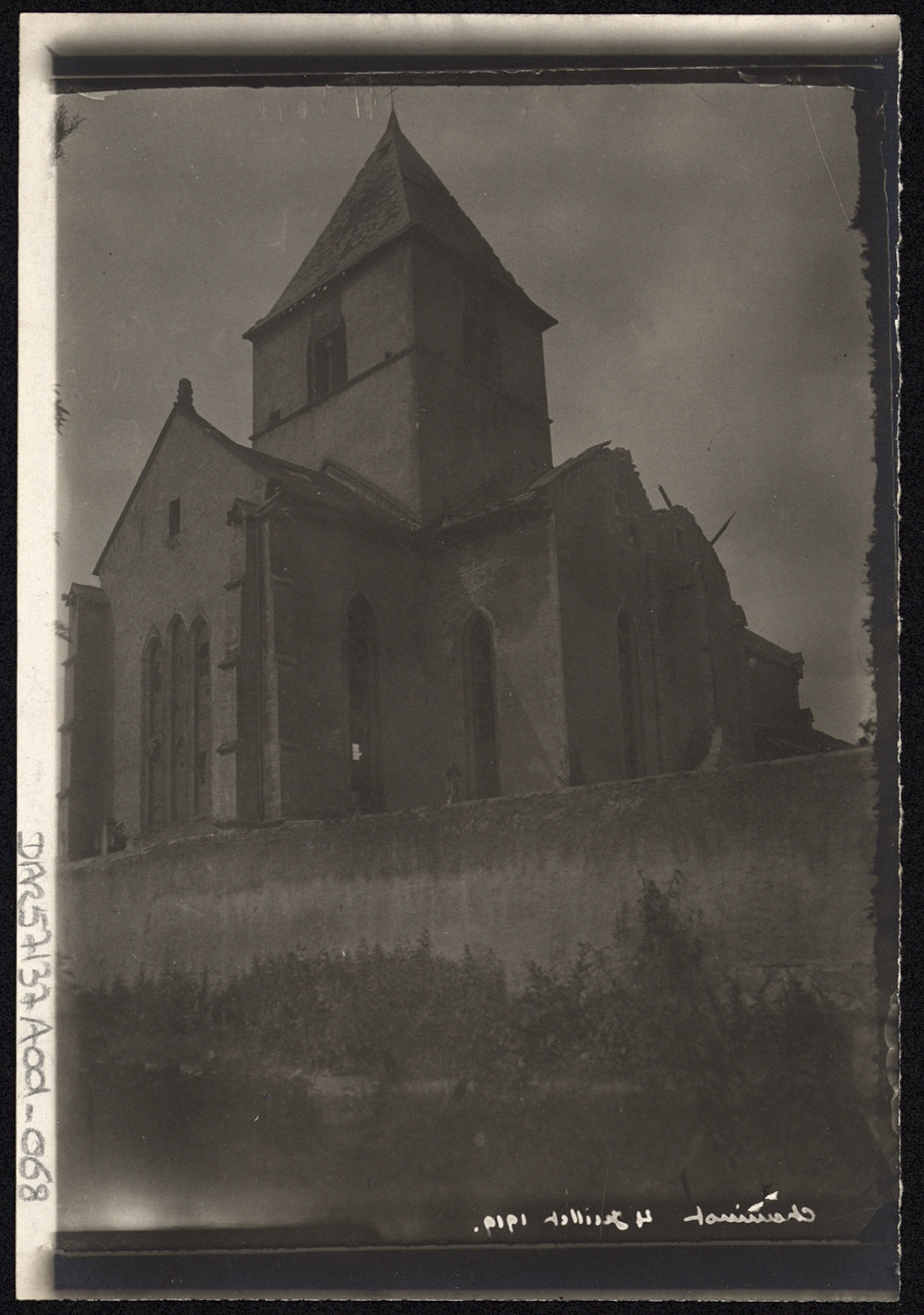 Dommages de guerre, vue d’ensemble du chevet.