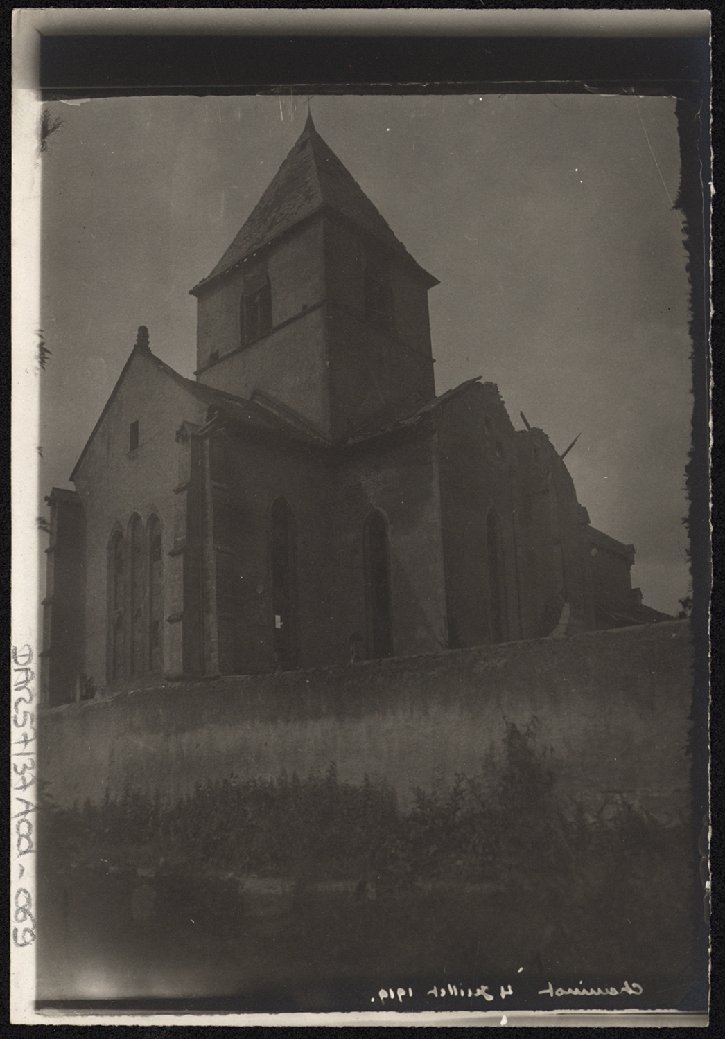 Dommages de guerre, vue d’ensemble du chevet.