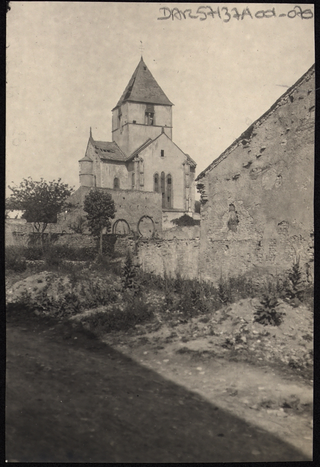 Dommages de guerre, vue d’ensemble du chevet.