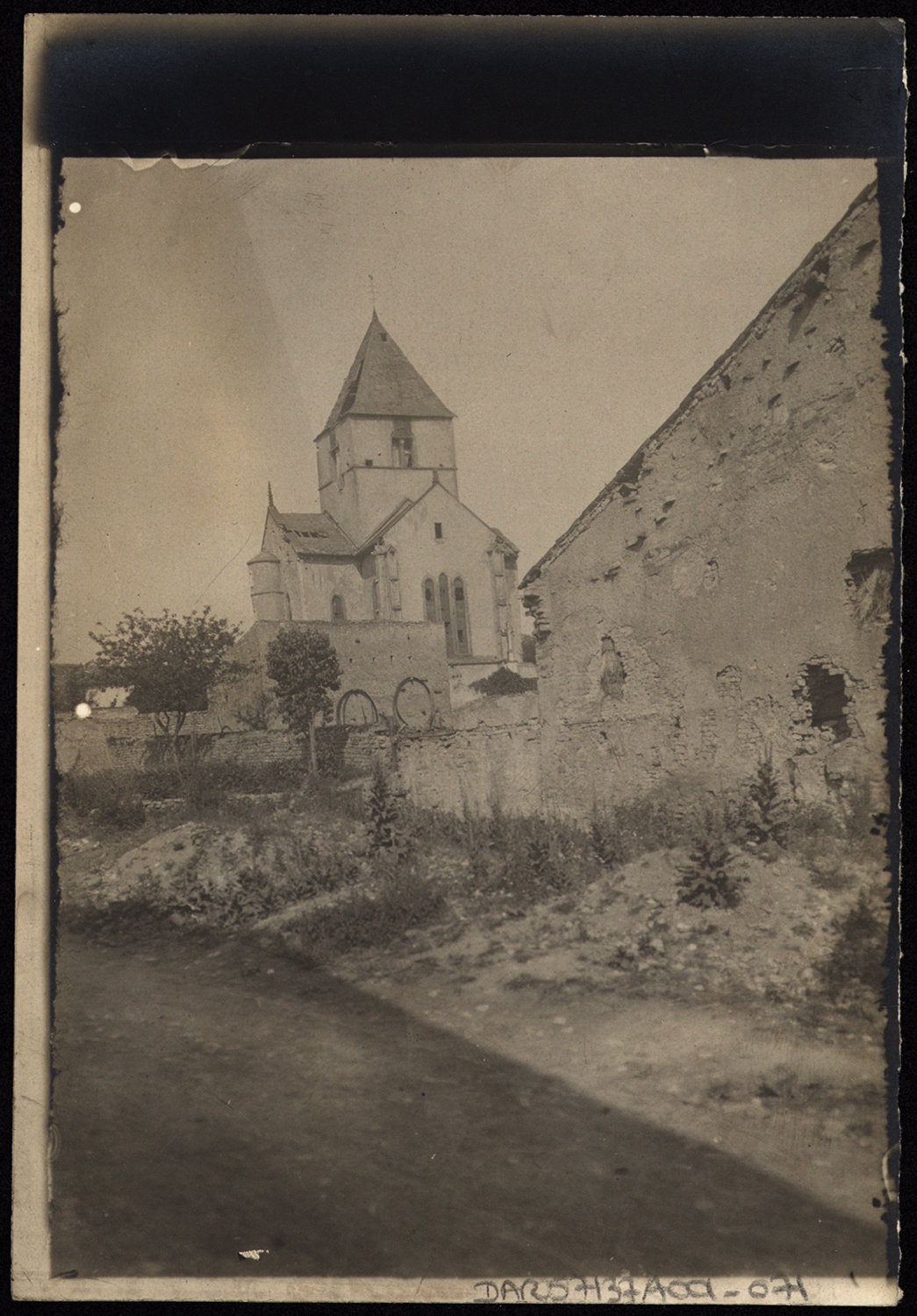 Dommages de guerre, vue d’ensemble du chevet.