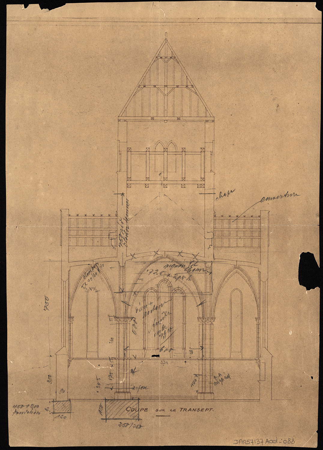 Coupe transversale sur le transept.