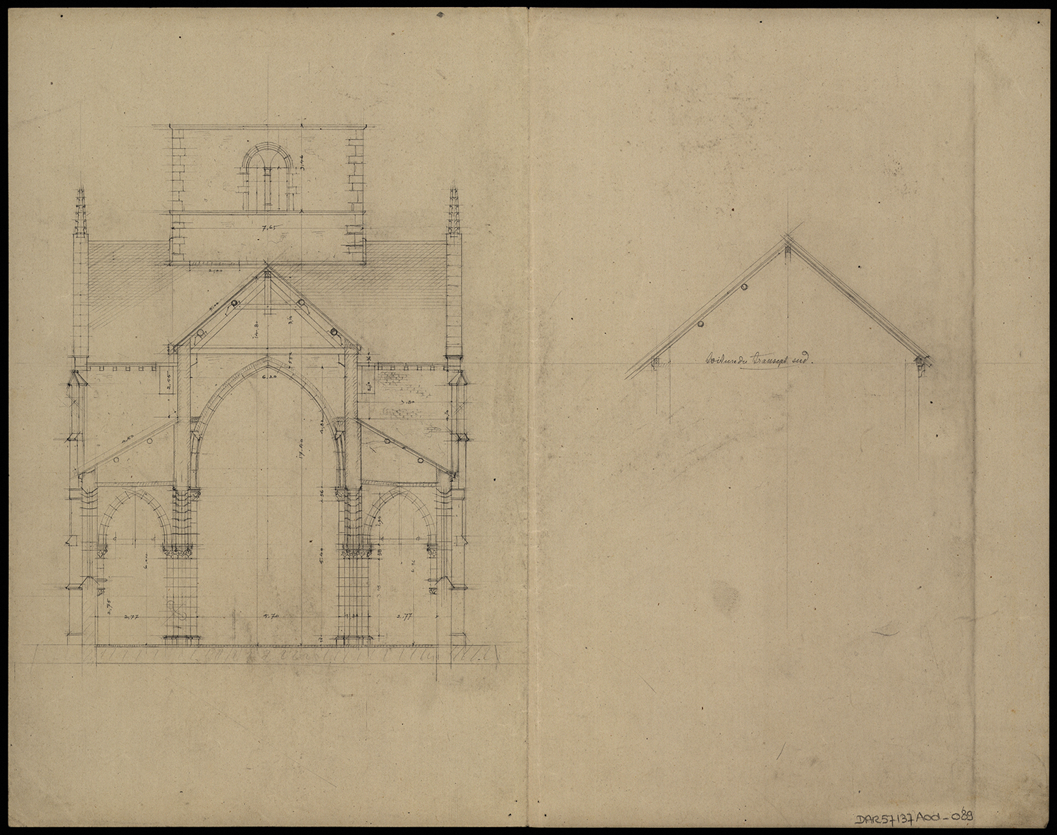 Coupes transversales sur la nef et sur la charpente du transept sud.