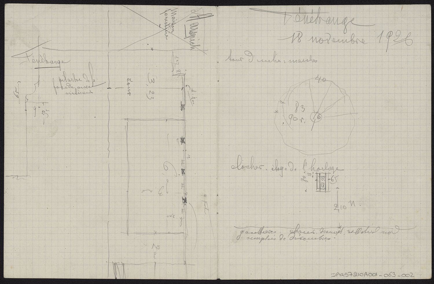 Plan de l’emmarchement de la tourelle d’escalier sud et profil de modénature d’un pilastre.