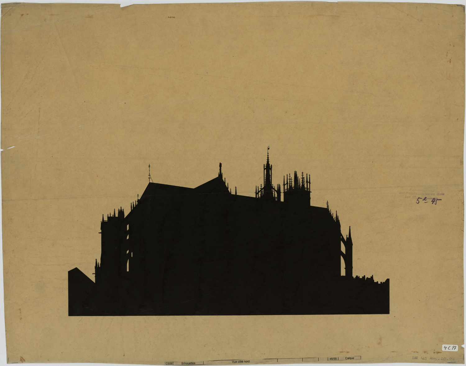 Silhouette de la cathédrale du côté nord.