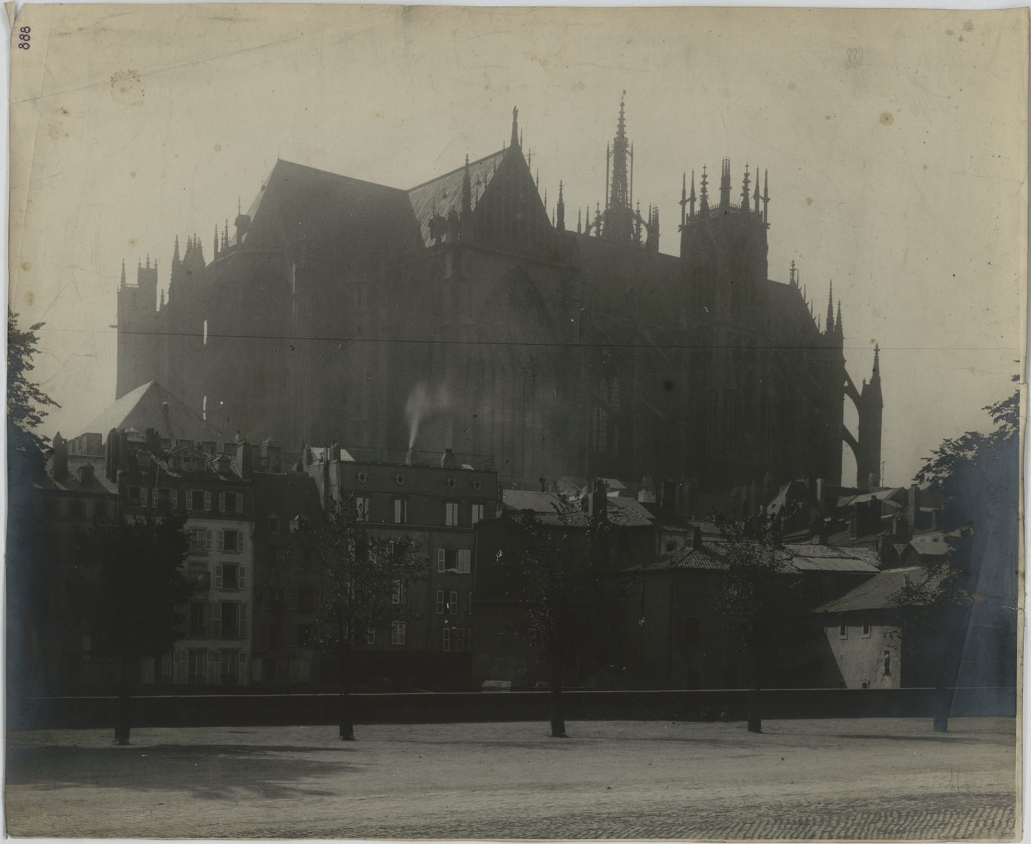 Vue générale de la cathédrale du côté nord-est. 