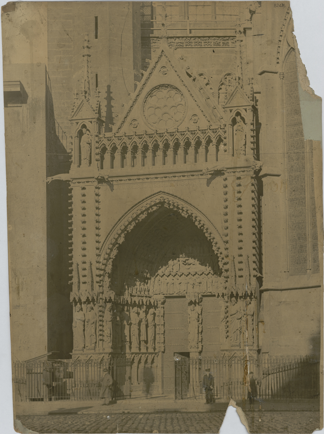 Vue du portail de la Vierge après restauration.