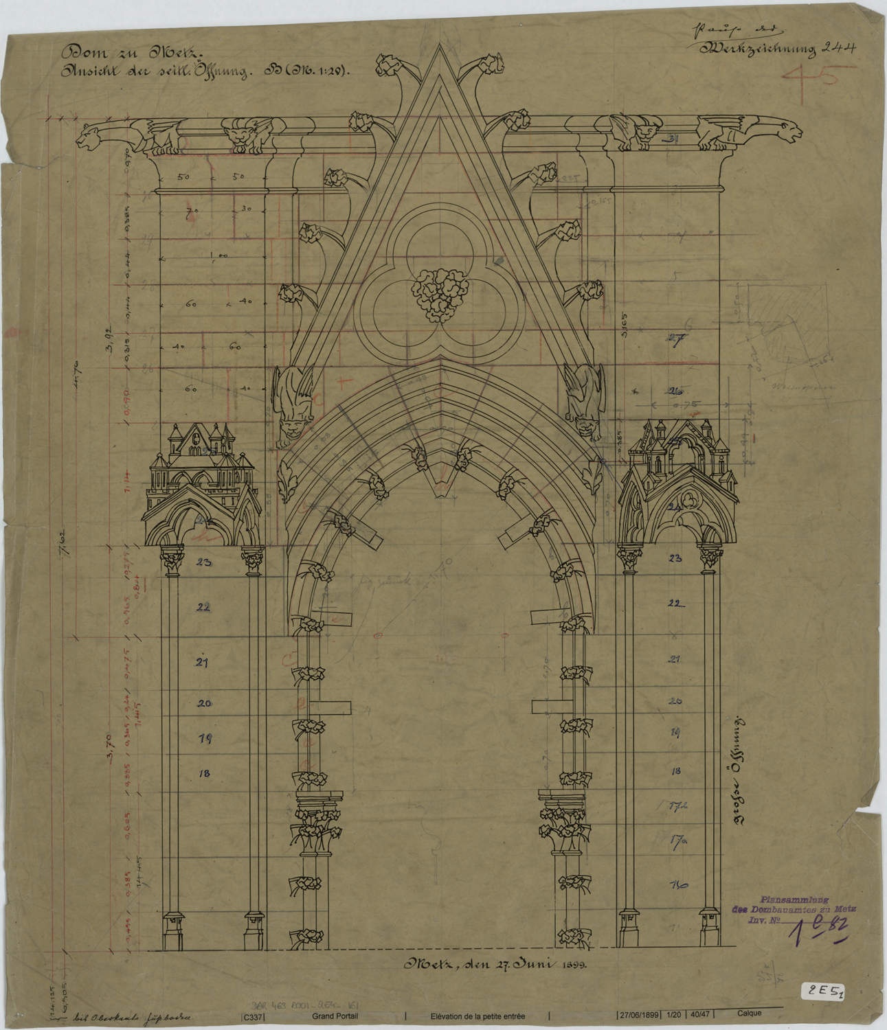 Grand Portail, élévation d’une porte latérale du porche.