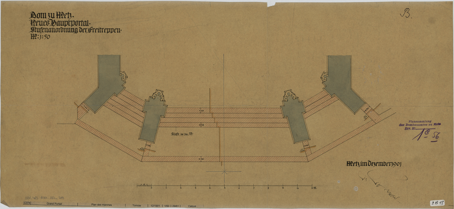 Grand Portail, plan des marches du porche.