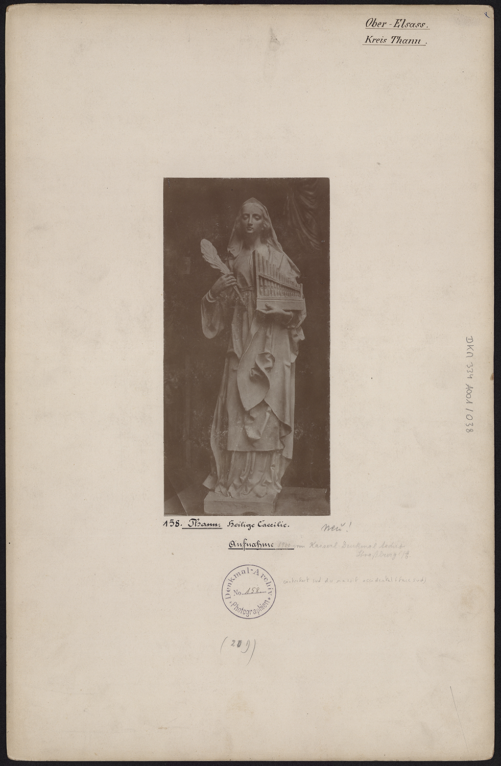 Vue d’ensemble de la statue de sainte Cécile de Rome.