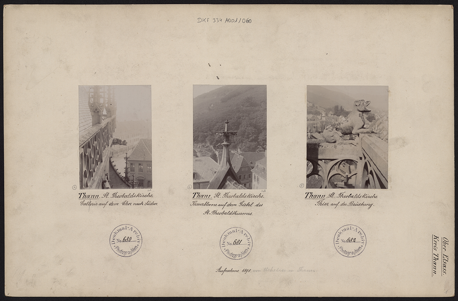 Vues de détails du pinacle sur le pignon de la tour et de gargouilles.