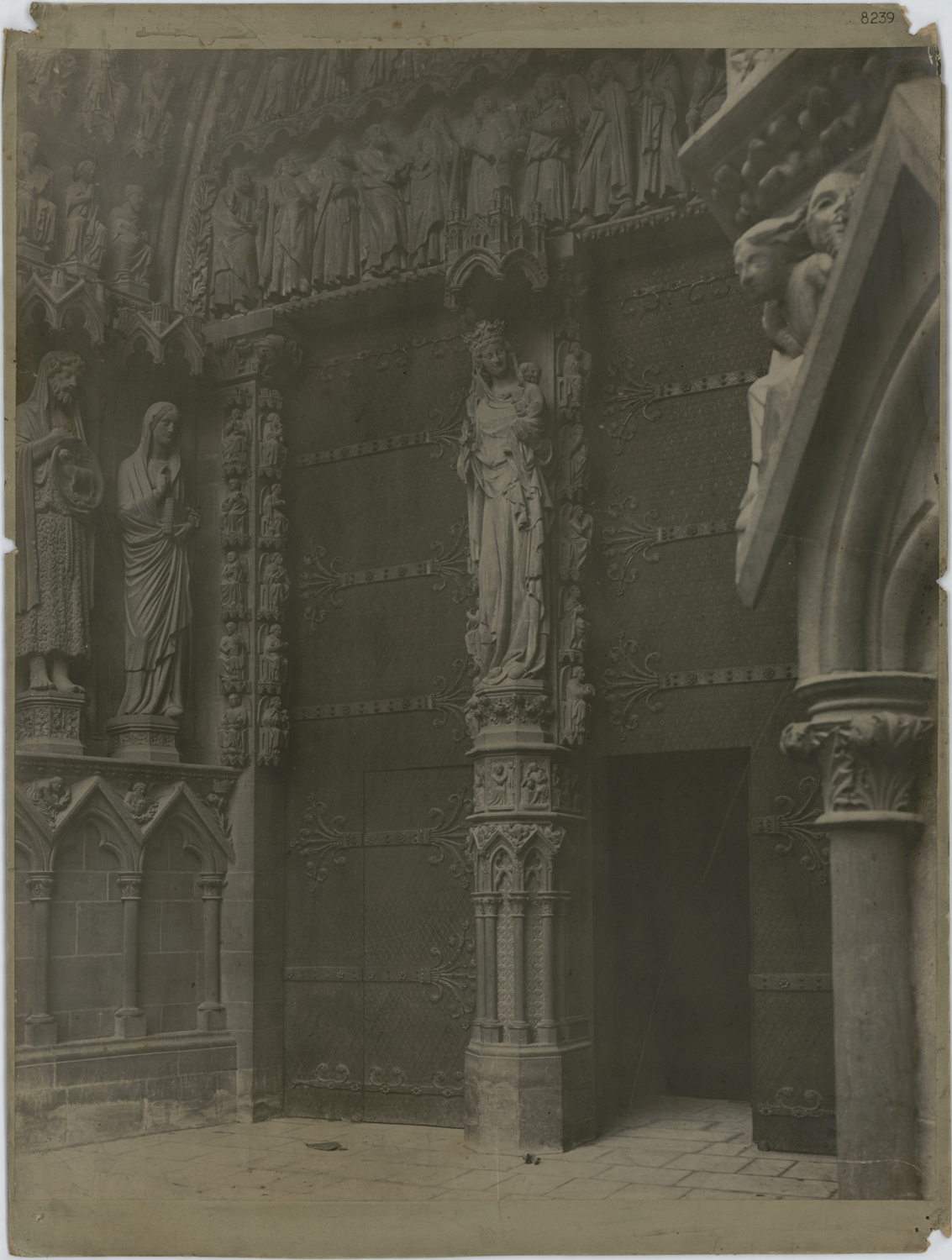 Portail de la Vierge, vue de détail après restauration.