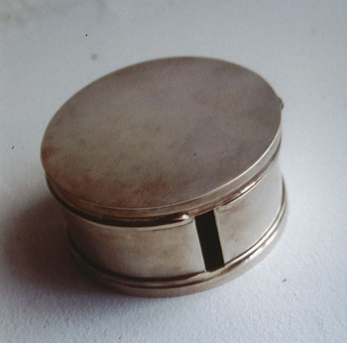 boîte à lunule - © Ministère de la Culture (France), Direction Régionale des Affaires Culturelles des Pays de la Loire – Tous droits réservés
