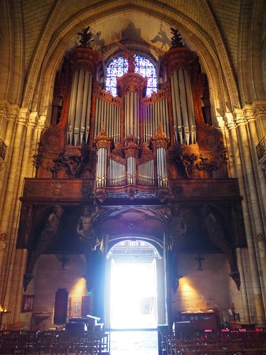 Orgue de tribune : tribune ; buffet d'orgue