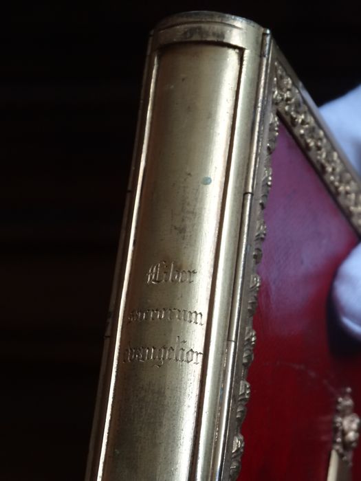 livre (missel), reliure : Missale cenomanense, appelé aussi Missel à l'usage du Mans, détail