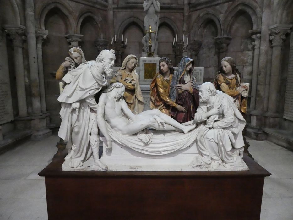 groupe sculpté : Mise au tombeau (1 groupe et 4 statues)