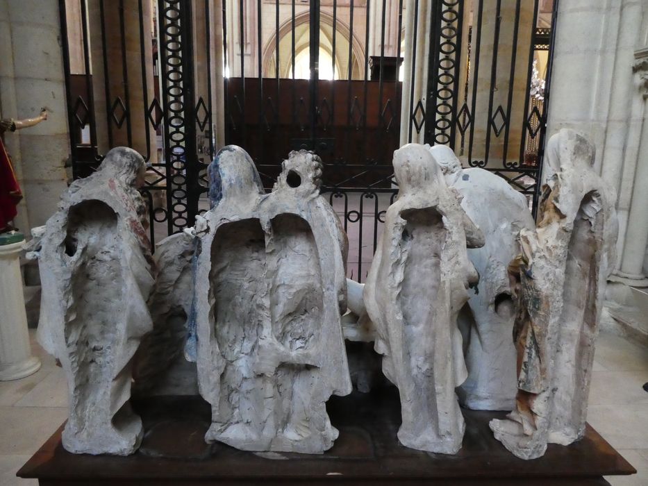 groupe sculpté : Mise au tombeau (1 groupe et 4 statues), revers