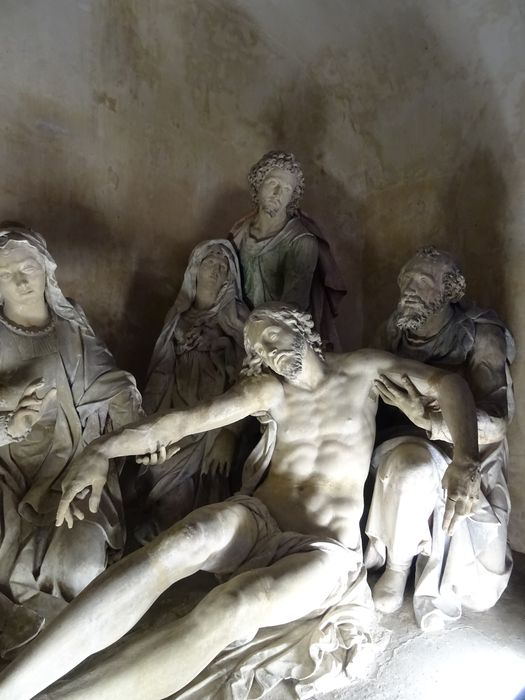 groupe sculpté : Mise au tombeau