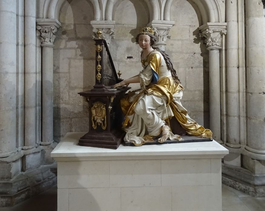 statue : Sainte Cécile jouant de l'orgue