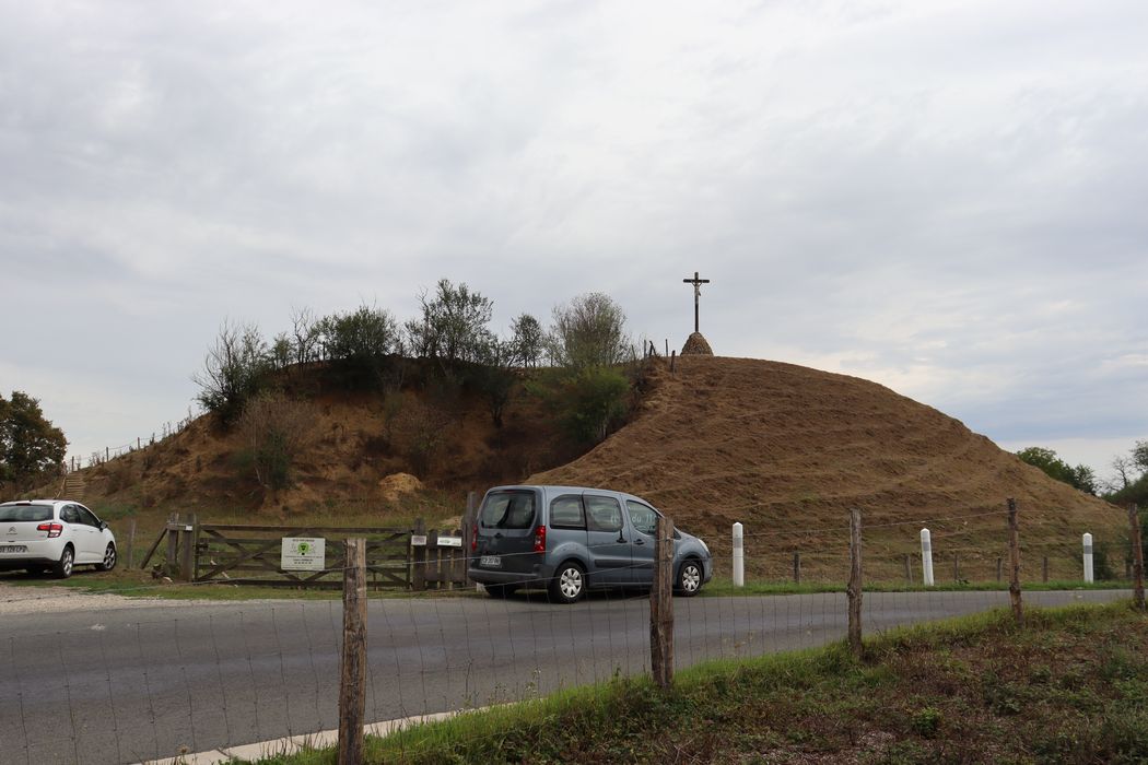 vue générale du tertre depuis le Sud-Est