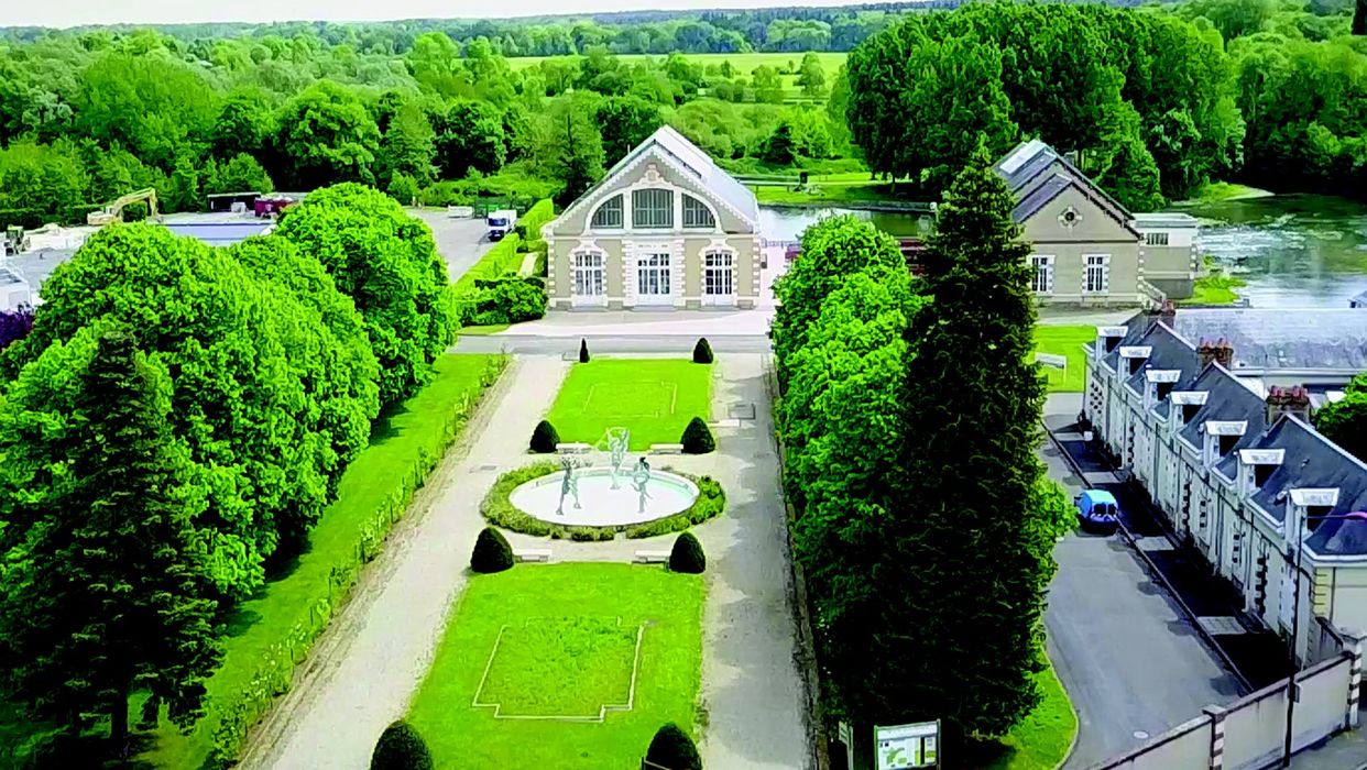 vue générale du bâtiment dans son environnement depuis l’Ouest