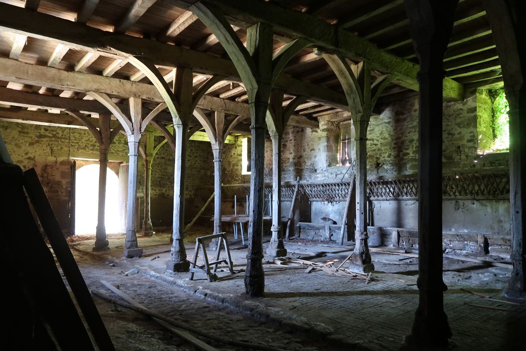 rez-de-chaussée, anciennes écuries