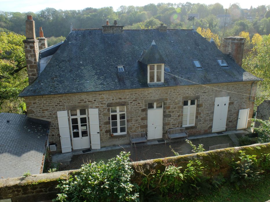 Maison de la Grande Vigne : Façade postérieure et cour (nord)