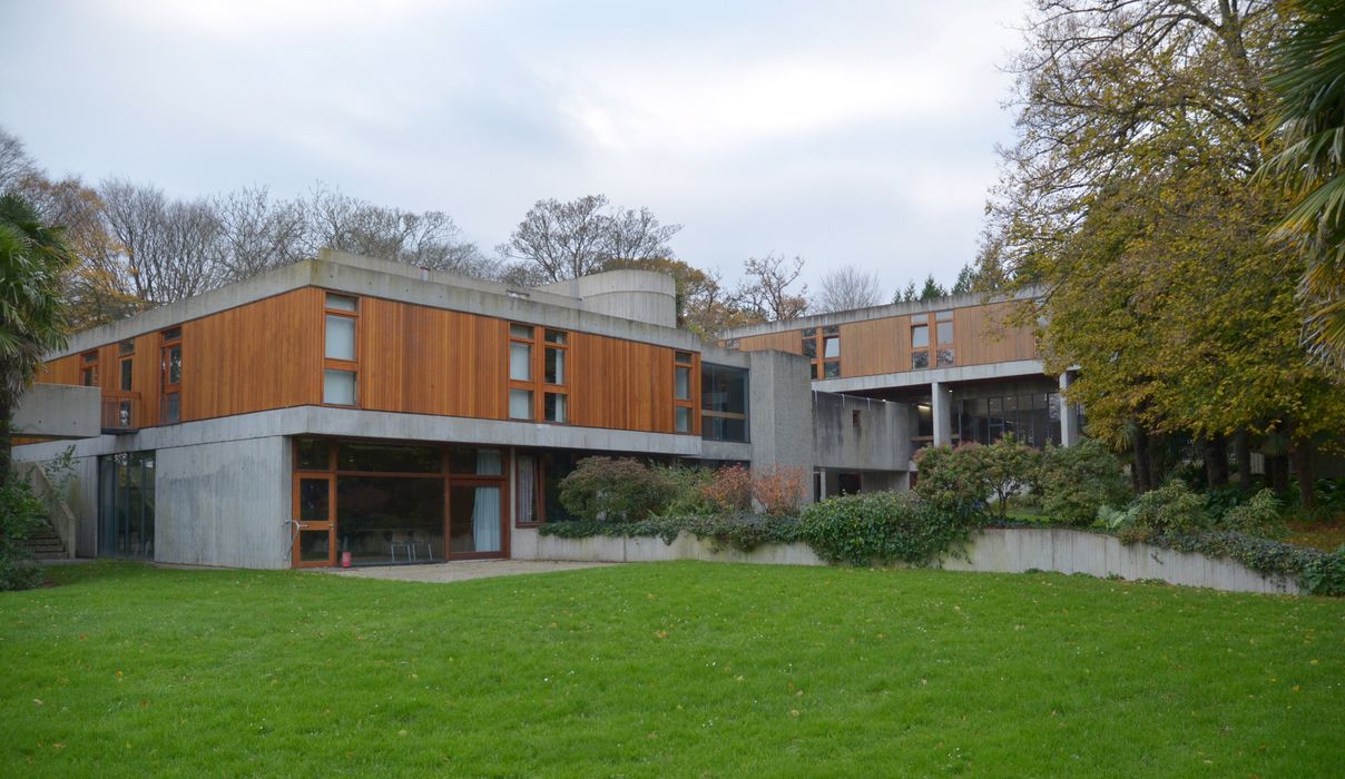 Auberge de jeunesse du Moulin Blanc : Bâtiments B2 et B1, vue générale nord-est