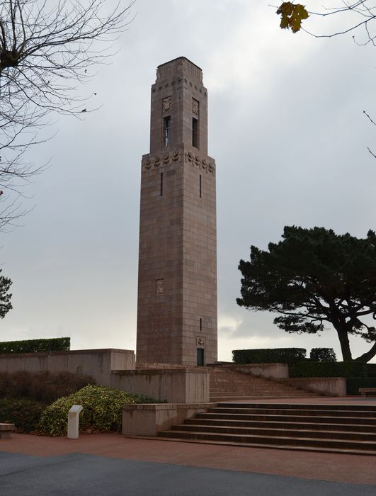 Naval Monument ou Mémorial américain de la Première Guerre mondiale : Vue générale nord-ouest, depuis l'esplanade