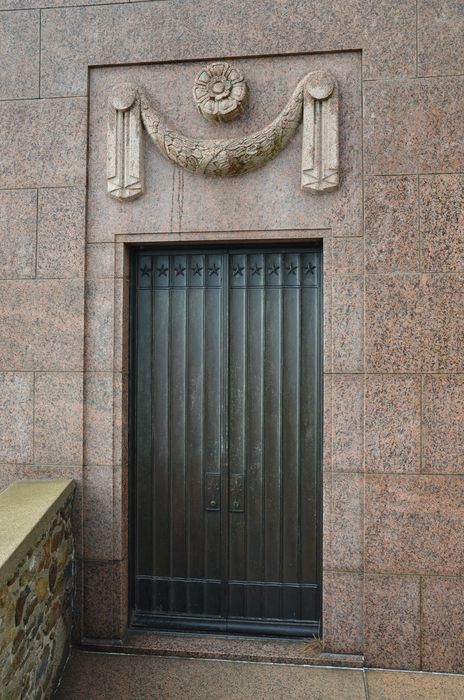 Naval Monument ou Mémorial américain de la Première Guerre mondiale : Entrée est de la tour