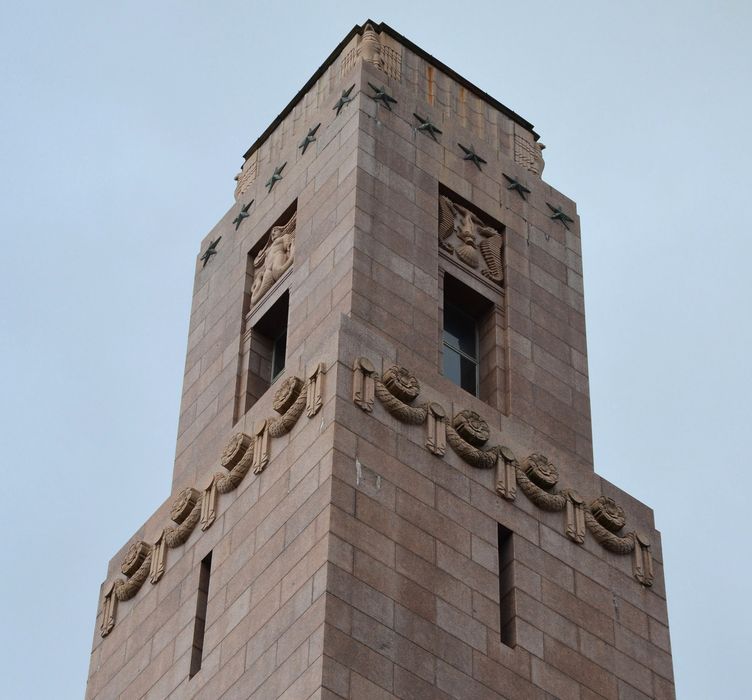 Naval Monument ou Mémorial américain de la Première Guerre mondiale : Partie supérieure sud-est