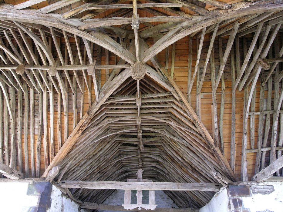 Chapelle Saint-Aubin : Charpente, détail de la croisée du transept