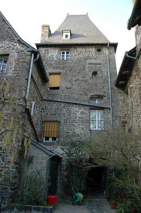 Maison des Petits Palets, dite aussi des Plaids : Façade postérieure, tour d'escalier