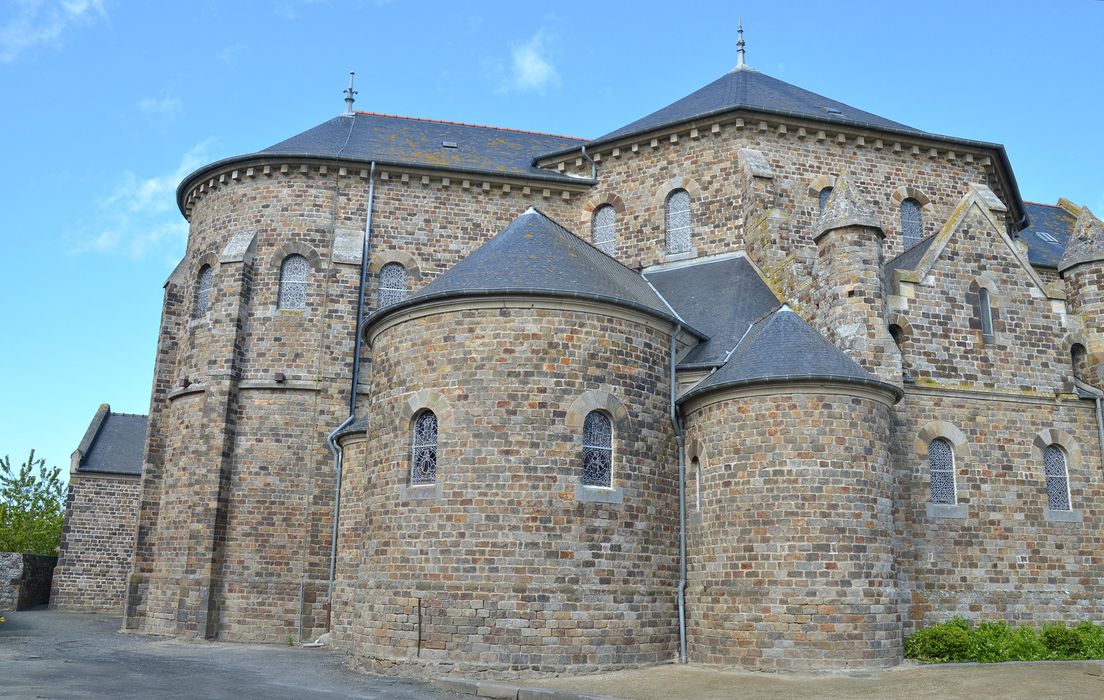 Eglise Saint-Méen et Sainte-Croix : Détail façade est, chevet 