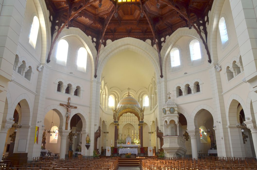 Eglise Saint-Méen et Sainte-Croix : Intérieurs