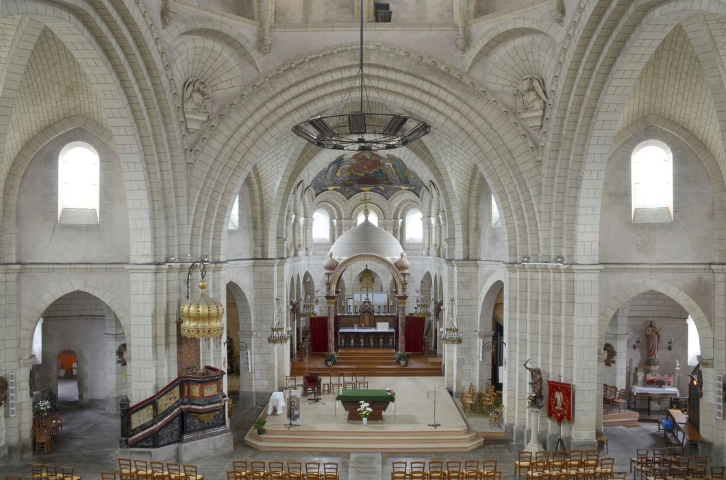 Eglise Saint-Michel : Intérieur vu depuis la tribune du narthex - ® Ministère de la Culture (France), Direction Régionale des Affaires Culturelles de Bretagne, tous droits réservés