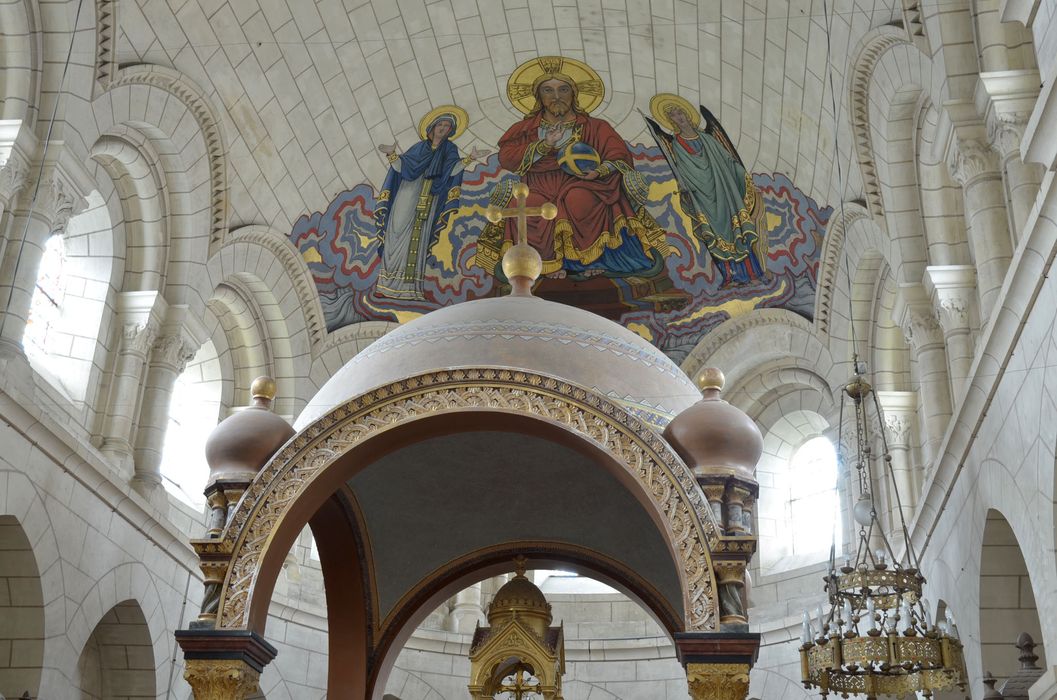 Eglise Saint-Michel : Chœur, peinture du Christ en majesté  - © Ministère de la Culture (France), Direction Régionale des Affaires Culturelles de Bretagne – Tous droits réservés